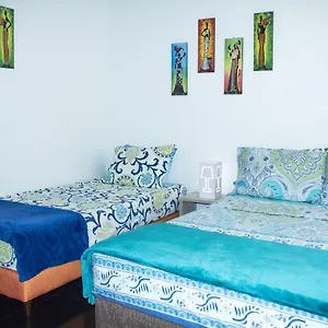 cozy-apartment-excellent-location-air-conditioning.cali-hotels.com/